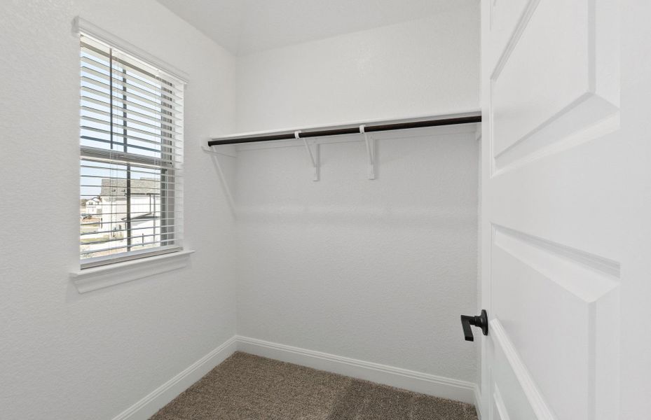 Spacious, unfurnished interior of a new home in Santa Rita Ranch, Liberty Hill (Image 20).