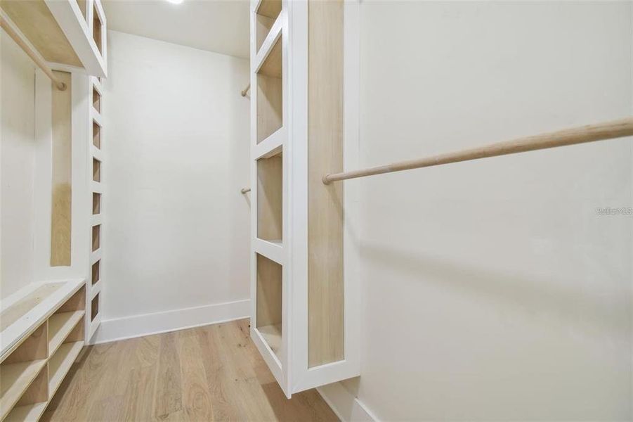 Spacious, unfurnished interior of a new home in , Tampa (Image 15).