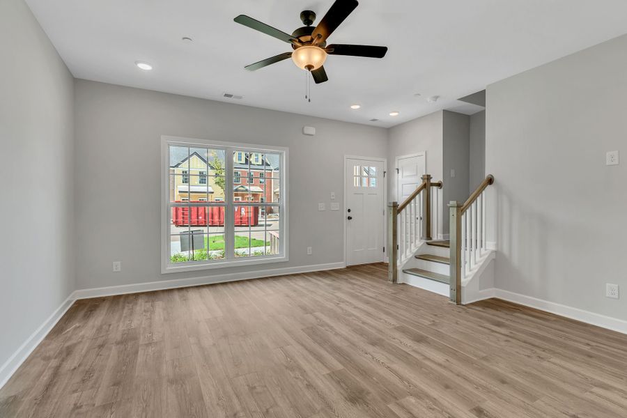 Spacious, unfurnished interior of a new home in Oxford Station, Gallatin (Image 10).