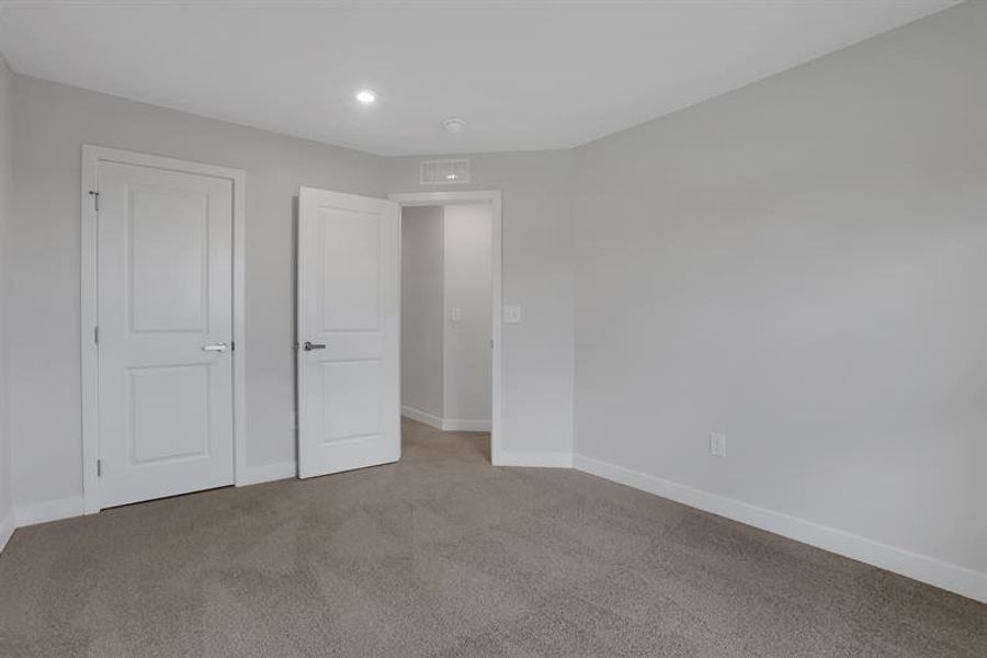 Spacious, unfurnished interior of a new home in Laurel Fields, Gainesville (Image 29).