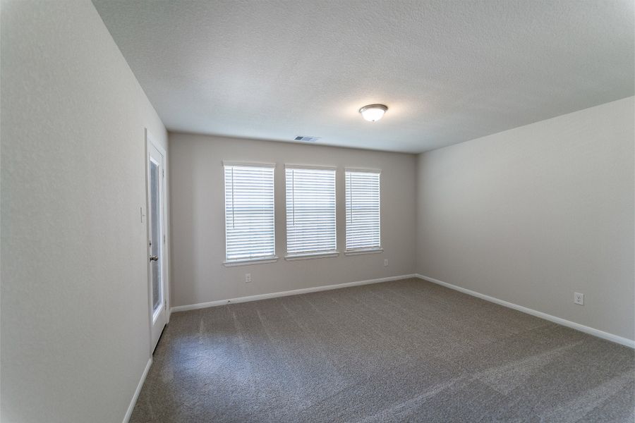 Spacious, unfurnished interior of a new home in Canterra Creek, Rosharon (Image 44).