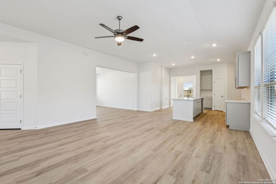 Spacious, unfurnished interior of a new home in Royal Crest, San Antonio (Image 39). Spacious, unfurnished interior of a new home in Royal Crest, San Antonio (Image 39).