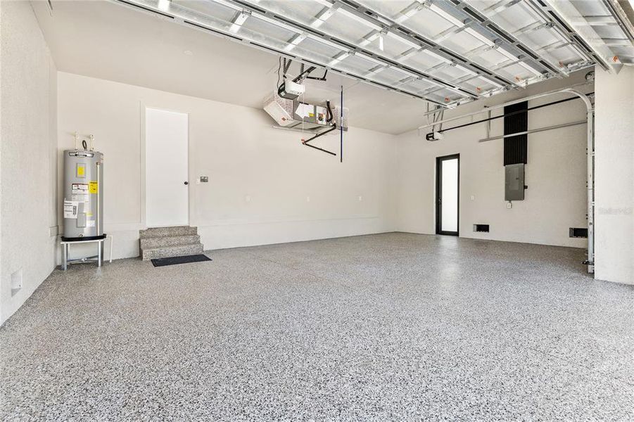 Spacious, unfurnished interior of a new home in , Punta Gorda (Image 19).