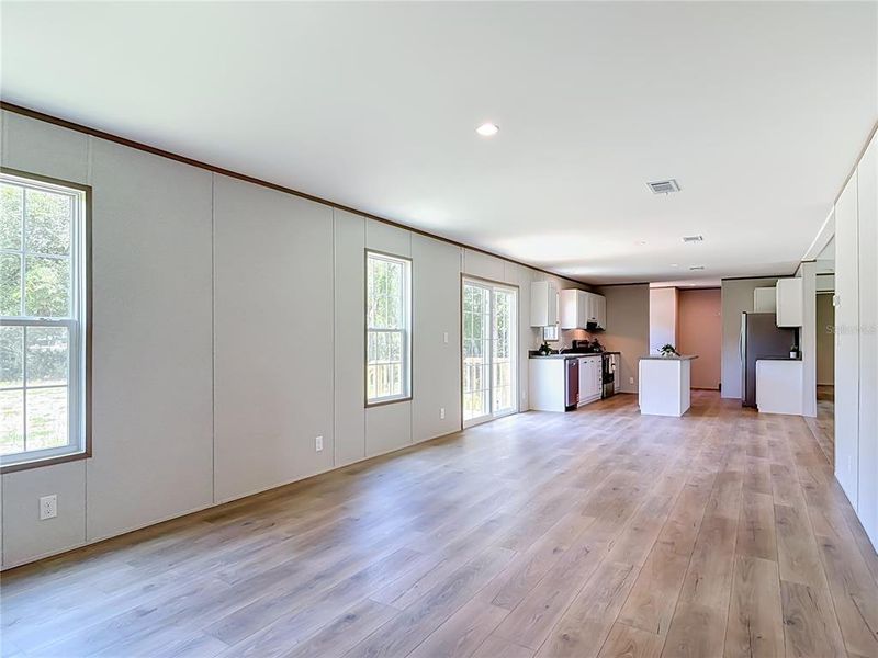 Spacious, unfurnished interior of a new home in , Deland (Image 23).