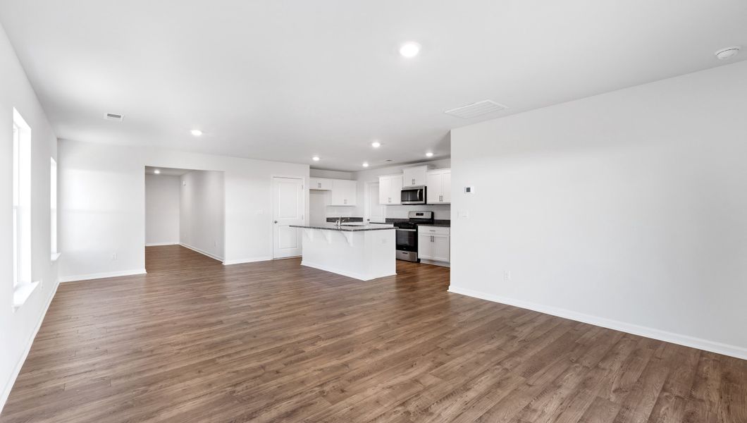 Spacious, unfurnished interior of a new home in Baxter Village, Boiling Springs (Image 20).