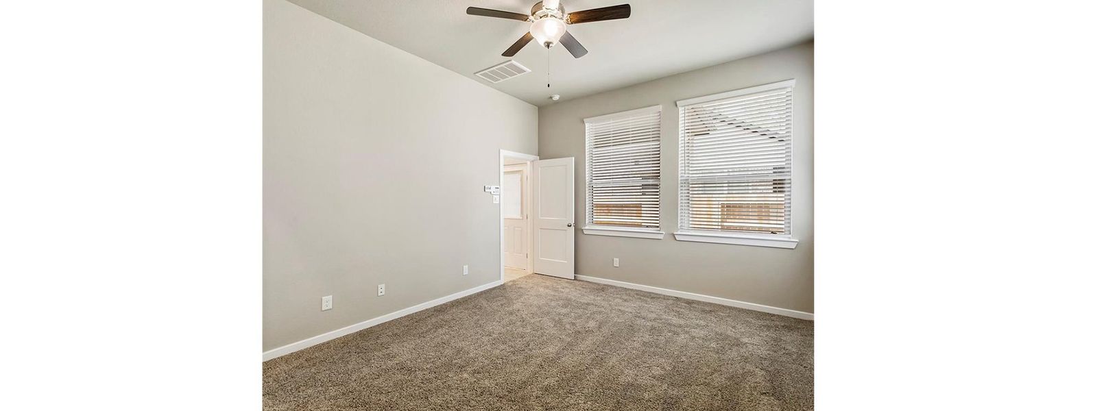 Spacious, unfurnished interior of a new home in Wood Leaf Reserve, Tomball (Image 18).