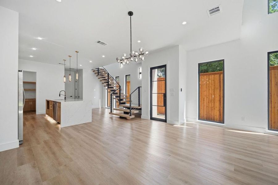 Spacious, unfurnished interior of a new home in , Dallas (Image 30).