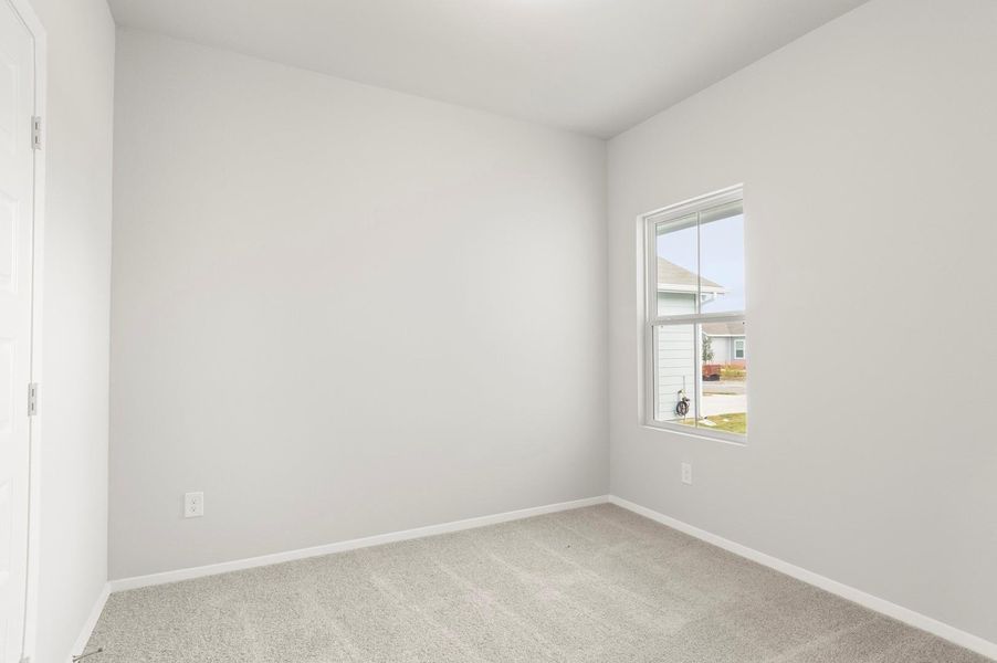 Spacious, unfurnished interior of a new home in Cloverleaf, Austin (Image 30).