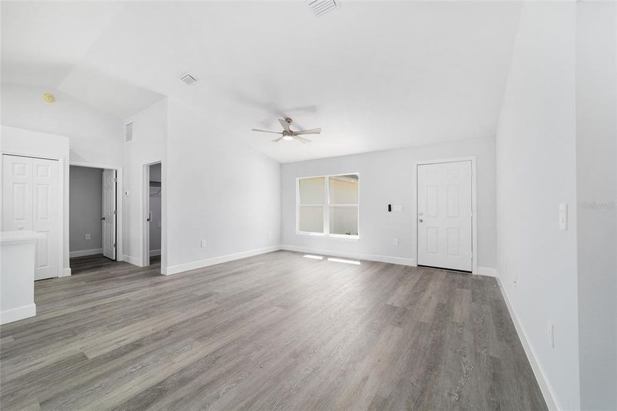 Spacious, unfurnished interior of a new home in , Dunnellon (Image 18).