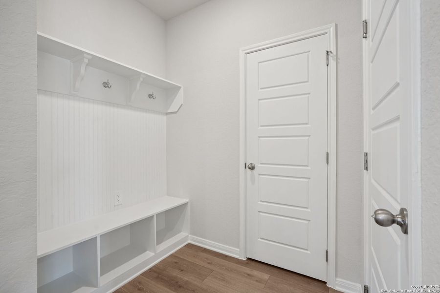 Image 42 of a home in Royal Crest. Image 42 of a home in Royal Crest.