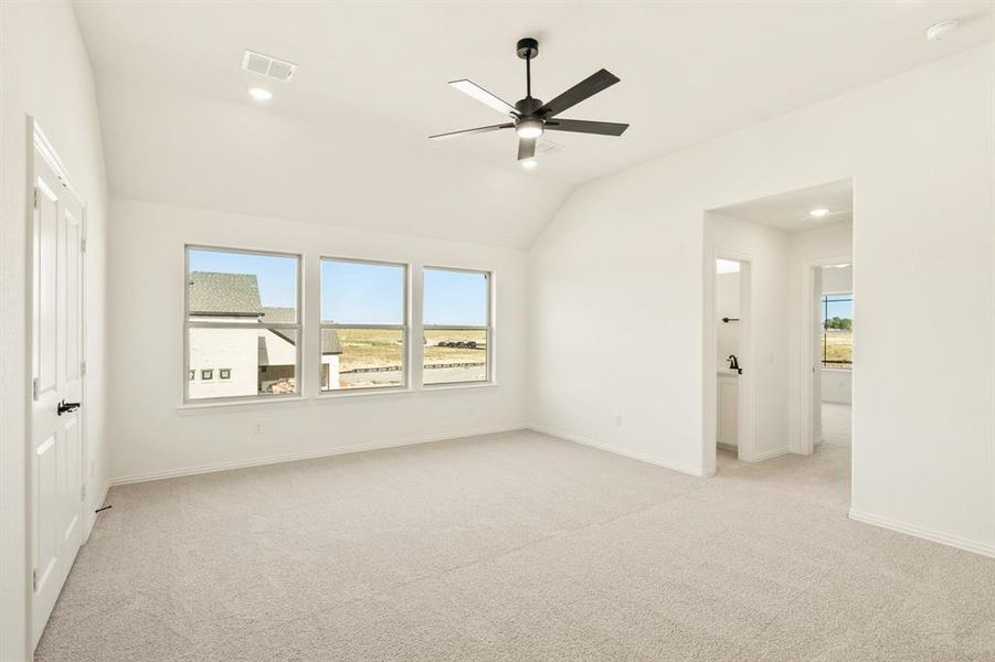 Spacious, unfurnished interior of a new home in Wildflower Ranch 60-65, Fort Worth (Image 36). Spacious, unfurnished interior of a new home in Wildflower Ranch 60-65, Fort Worth (Image 36).