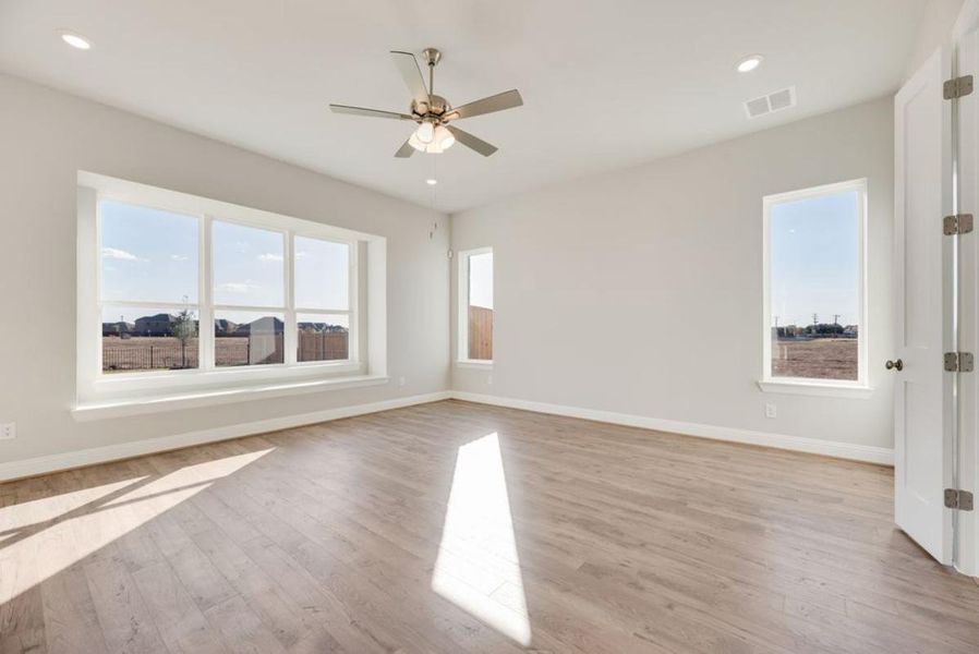 Spacious, unfurnished interior of a new home in Park Trails, Forney (Image 27). Spacious, unfurnished interior of a new home in Park Trails, Forney (Image 27).