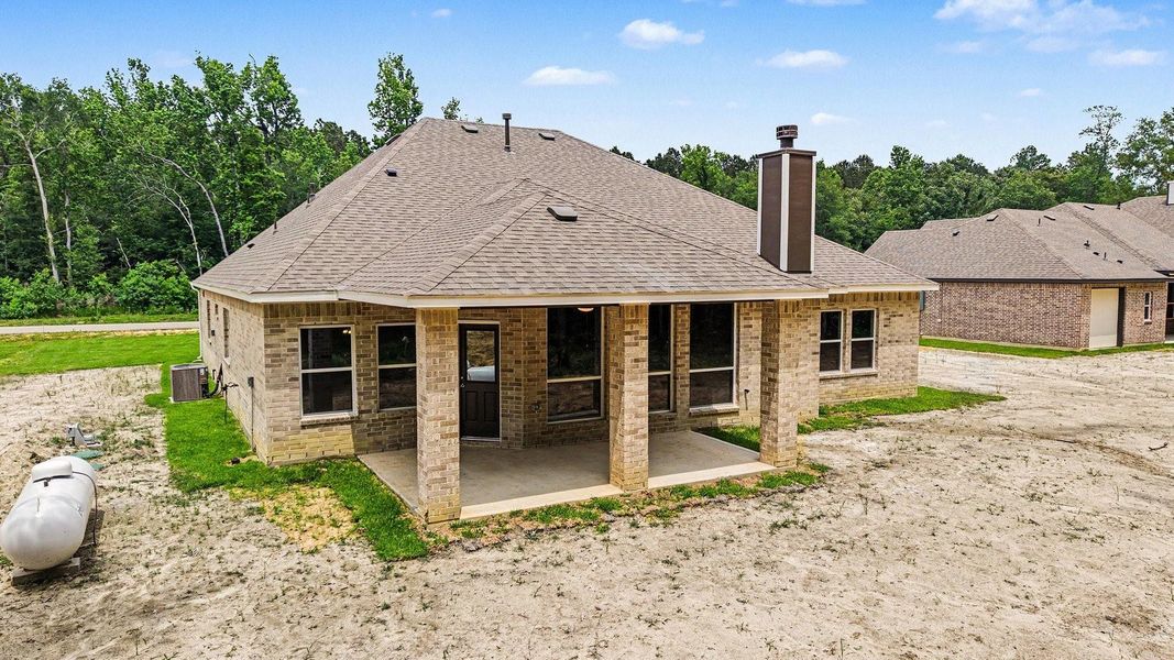 Exterior details and patio area of a home in Encino Estates, Dayton (Image 28).