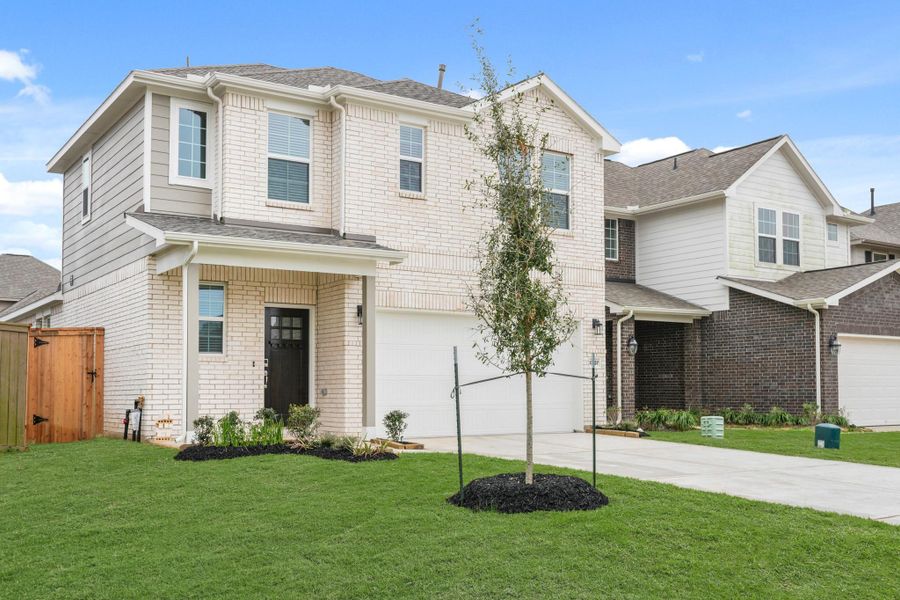 Front exterior of a new home in Lago Mar, Texas City, TX, highlighting curb appeal (Image 18).