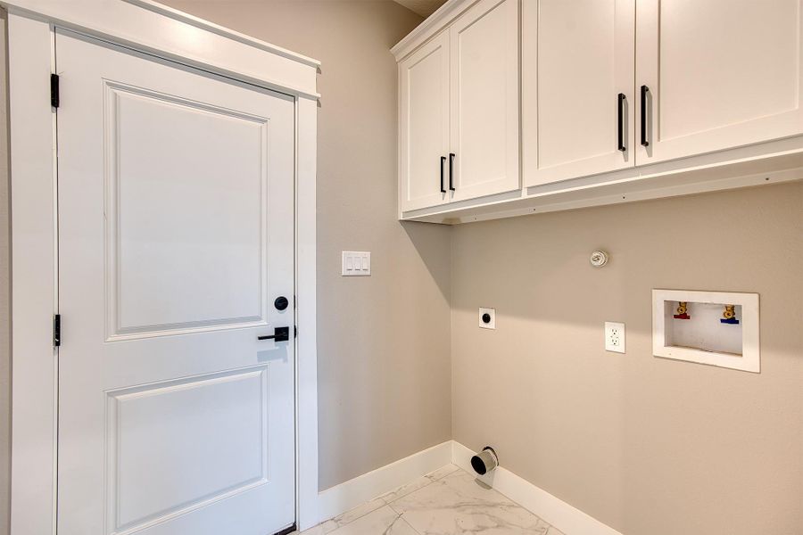 Spacious, unfurnished interior of a new home in , Beaumont (Image 36).