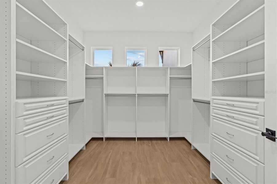 Spacious, unfurnished interior of a new home in , Orlando (Image 21).
