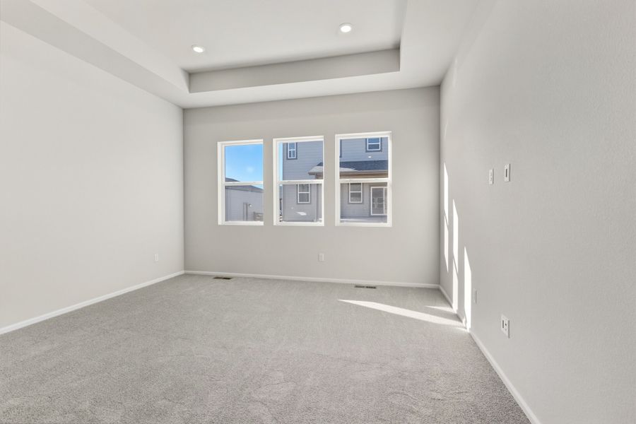 Spacious, unfurnished interior of a new home in Talon Pointe, Thornton (Image 12).