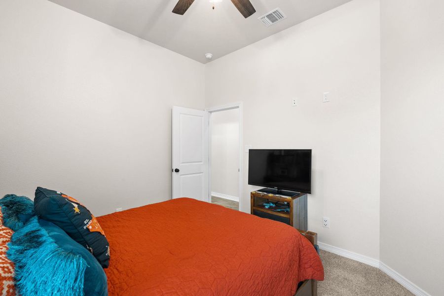 Furnished interior view inside a new home in , Temple (Image 35).
