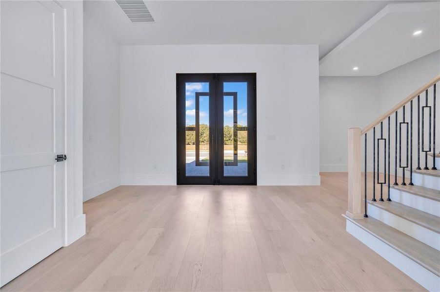 Spacious, unfurnished interior of a new home in , Orlando (Image 23).