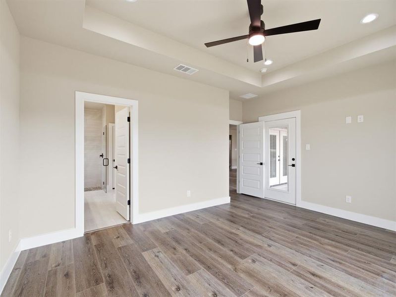Spacious, unfurnished interior of a new home in , Grand Prairie (Image 24).