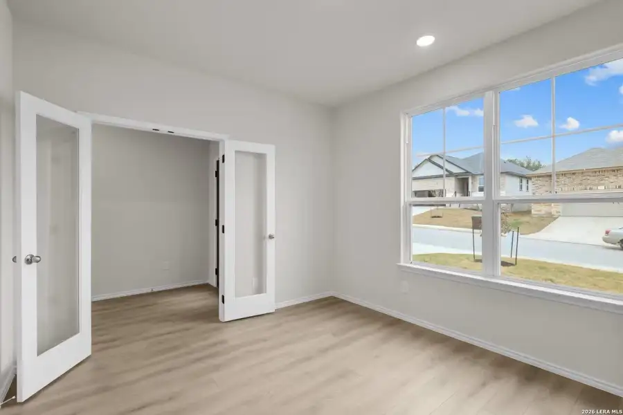Spacious, unfurnished interior of a new home in Comanche Ridge, San Antonio (Image 25).