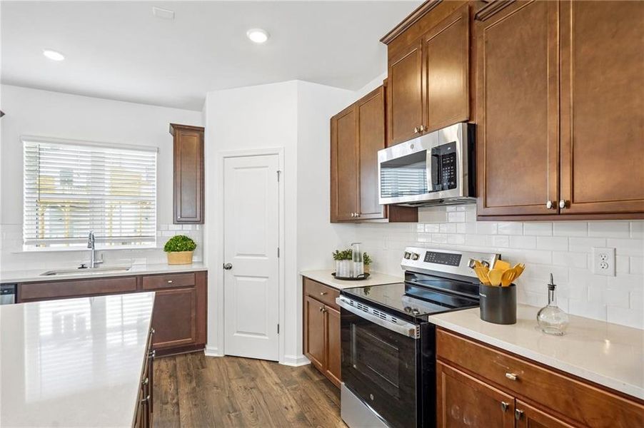 Furnished interior view inside a new home in Rosewood Farm, Lawrenceville (Image 27).