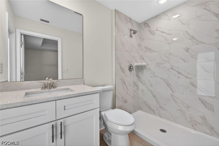 Furnished interior view inside a new home in Cape Coral, Cape Coral (Image 7).