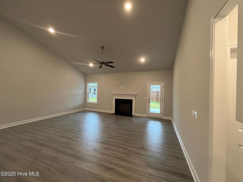 Spacious, unfurnished interior of a new home in Palmetto Creek, Bolivia (Image 17).