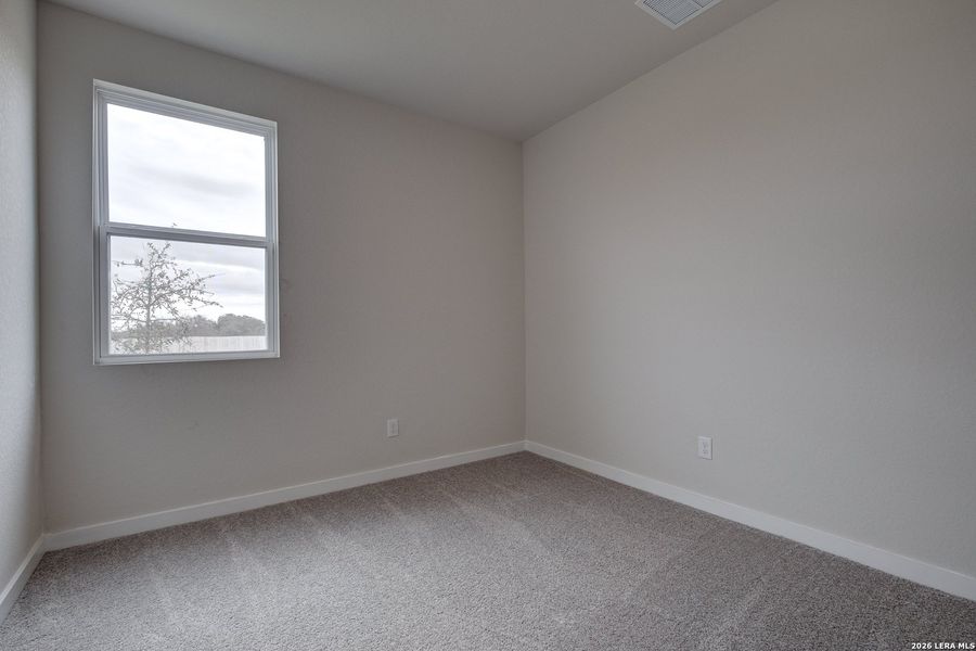 Spacious, unfurnished interior of a new home in Mesa Vista, San Antonio (Image 15).