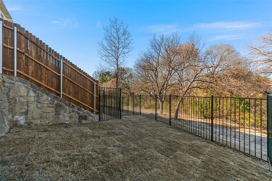 Exterior details and patio area of a home in , Dallas (Image 3).