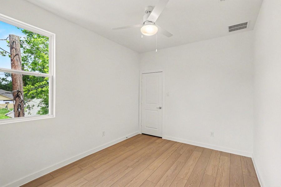 Spacious, unfurnished interior of a new home in , Houston (Image 8).