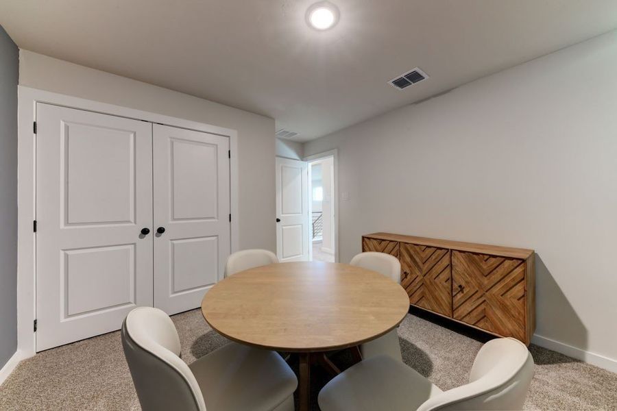 Representative furnished interior of a home built from the Bandera by Hakes Brothers in Veranda Signature, San Antonio (Image 17). Representative furnished interior of a home built from the Bandera by Hakes Brothers in Veranda Signature, San Antonio (Image 17).