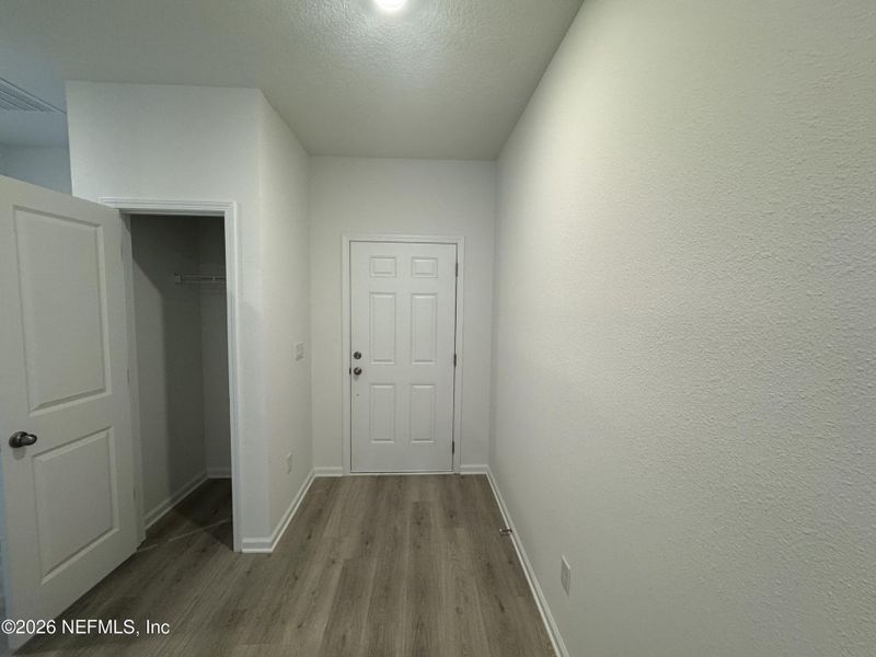 Spacious, unfurnished interior of a new home in Hyland Trail, Green Cove Springs (Image 29).