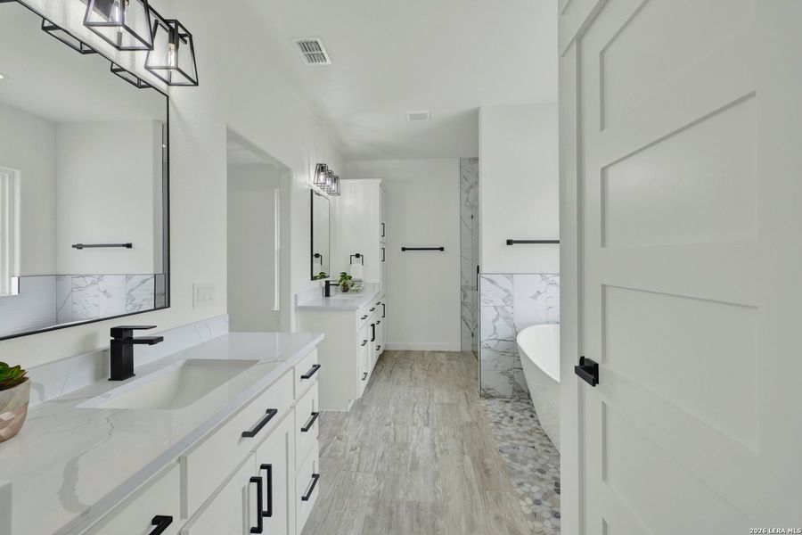 Furnished interior view inside a new home in , Seguin (Image 5).