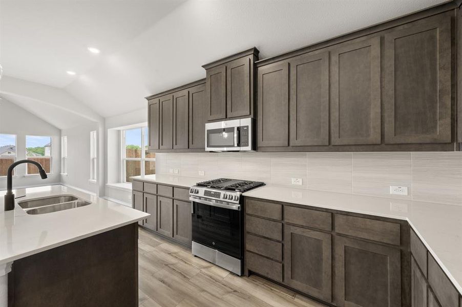 DFW-Hunters Ridge-Concept 2186-1000 Quincy Court- Kitchen - Risewell Homes-3 DFW-Hunters Ridge-Concept 2186-1000 Quincy Court- Kitchen - Risewell Homes-3