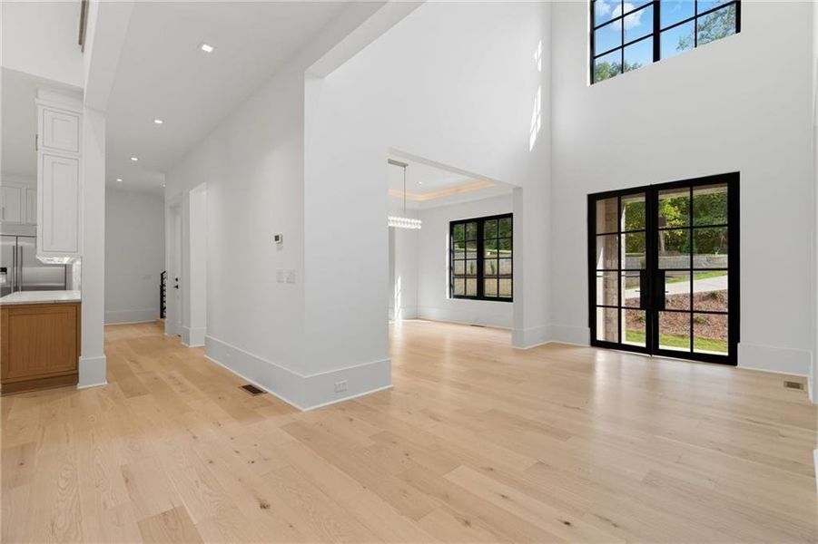 Spacious, unfurnished interior of a new home in , Alpharetta (Image 79).