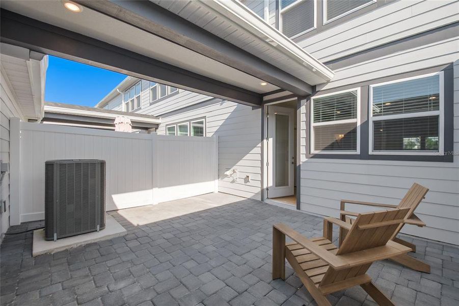 Exterior details and patio area of a home in , Orlando (Image 4).
