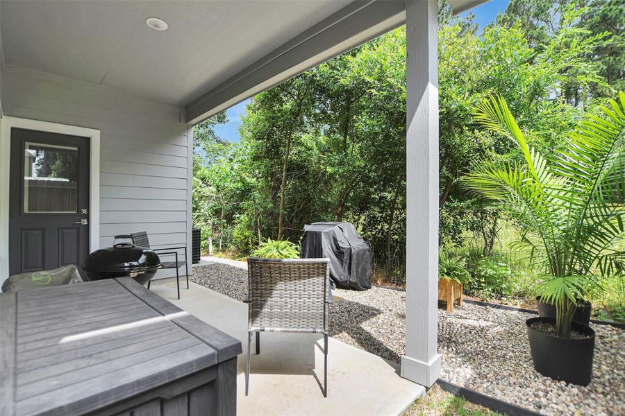 Exterior details and patio area of a home in Lake Conroe Village, Montgomery (Image 4).