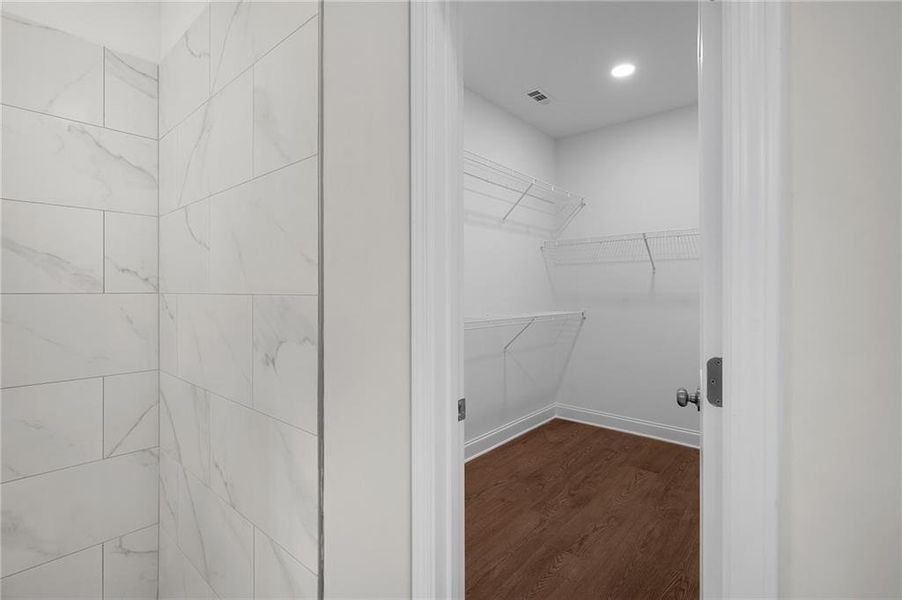 Spacious, unfurnished interior of a new home in , Calhoun (Image 24).