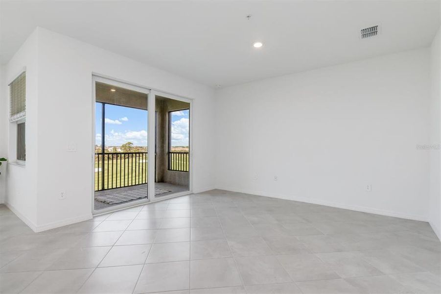 Spacious, unfurnished interior of a new home in , Venice (Image 14).