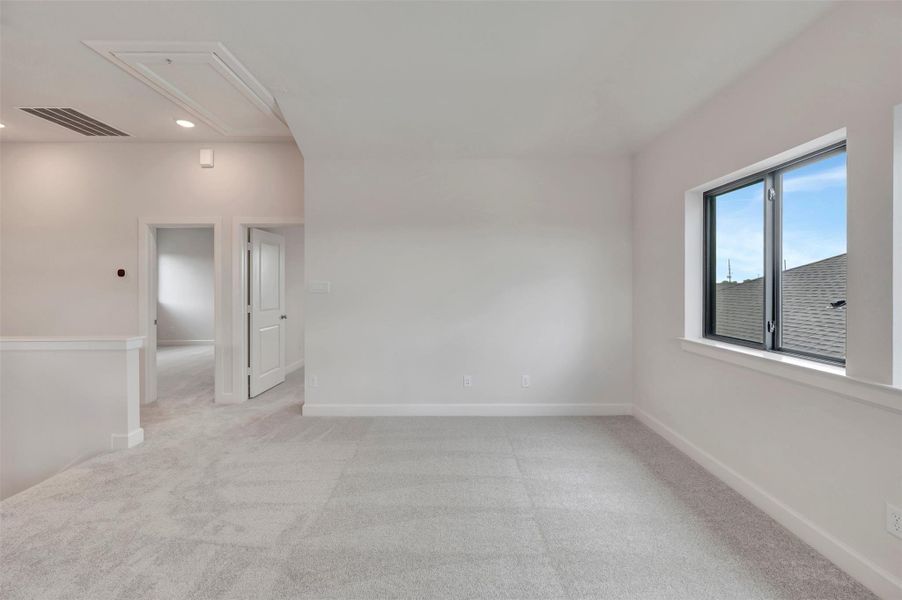 Spacious, unfurnished interior of a new home in Sienna - Landmark Row Collection, Missouri City (Image 20). Spacious, unfurnished interior of a new home in Sienna - Landmark Row Collection, Missouri City (Image 20).