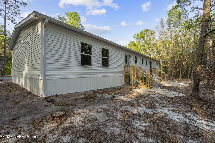 Exterior details and patio area of a home in , Keystone Heights (Image 25).