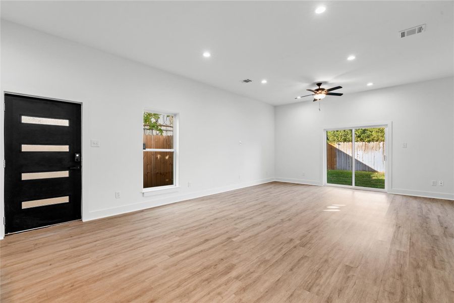 Spacious, unfurnished interior of a new home in , Houston (Image 24).