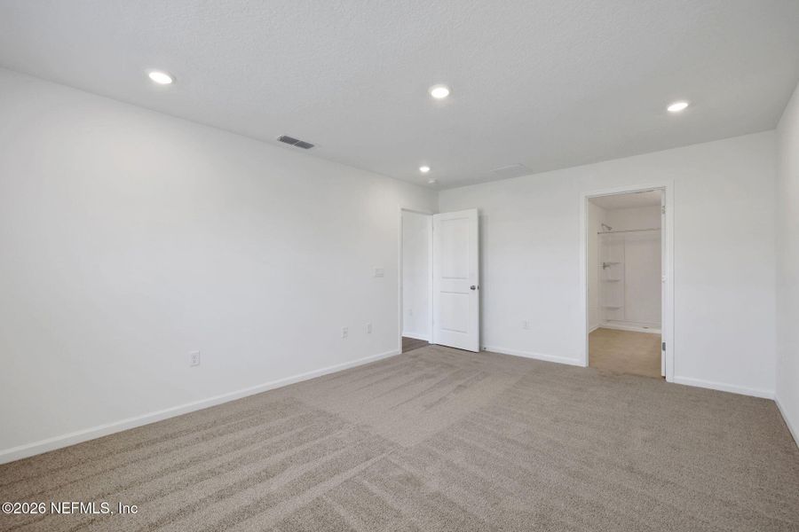 Spacious, unfurnished interior of a new home in Diamond Springs, Jacksonville (Image 28).