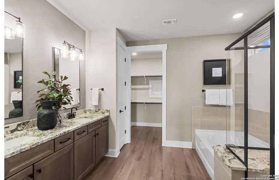 Furnished interior view inside a new home in Del Webb New Braunfels at Veramendi, New Braunfels (Image 8).