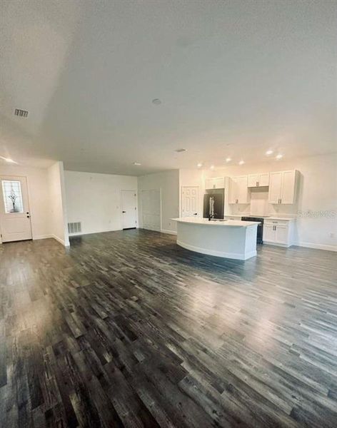 Spacious, unfurnished interior of a new home in , Frostproof (Image 17).