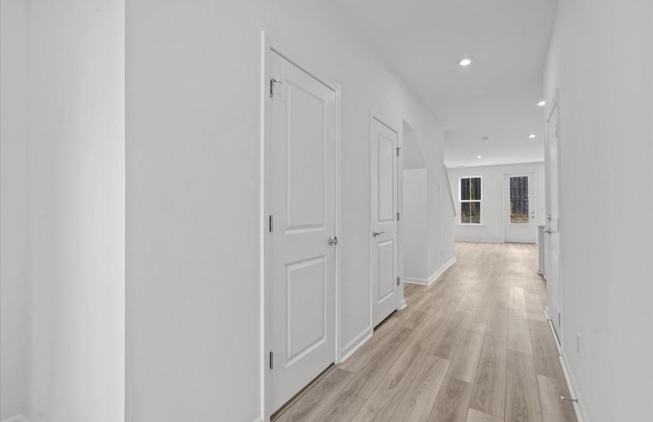 Spacious, unfurnished interior of a new home in Alston Park, Greenville (Image 30).