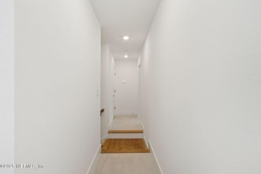 Spacious, unfurnished interior of a new home in Pirates Bluff, Yulee (Image 22).