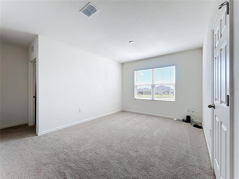 Spacious, unfurnished interior of a new home in Cypress Bay West, Palm Bay (Image 22).