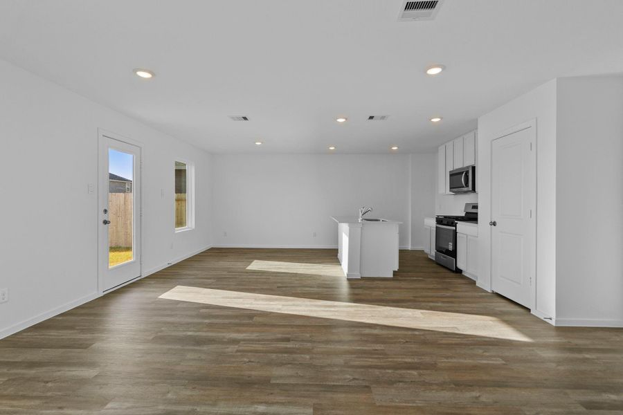 Spacious, unfurnished interior of a new home in Mill Creek, Magnolia (Image 16). Spacious, unfurnished interior of a new home in Mill Creek, Magnolia (Image 16).